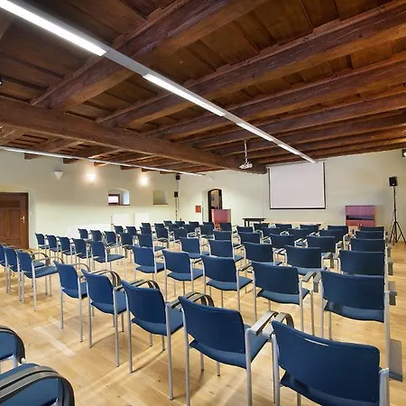 Fara Rancirov מלון 3*