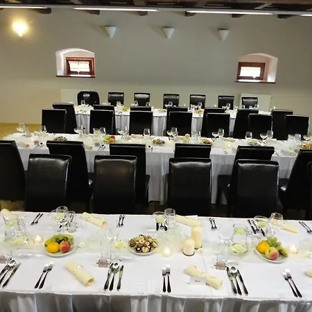 Fara Rancirov Hotel