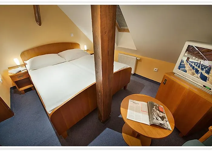 Fara Rancirov Hotell
